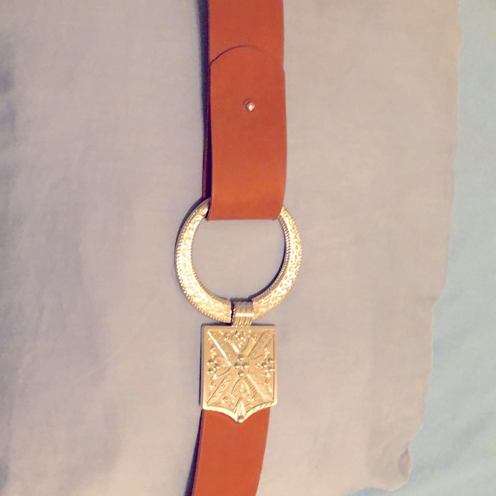 Chico’s tan belt w/silver buckle.